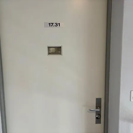 Live In The Center - Cross 5 Apartment Zurich